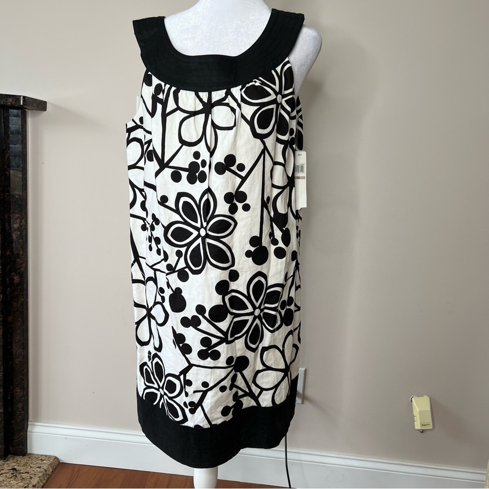 NWT. Maggy London Sleeveless 100% Linen Dress